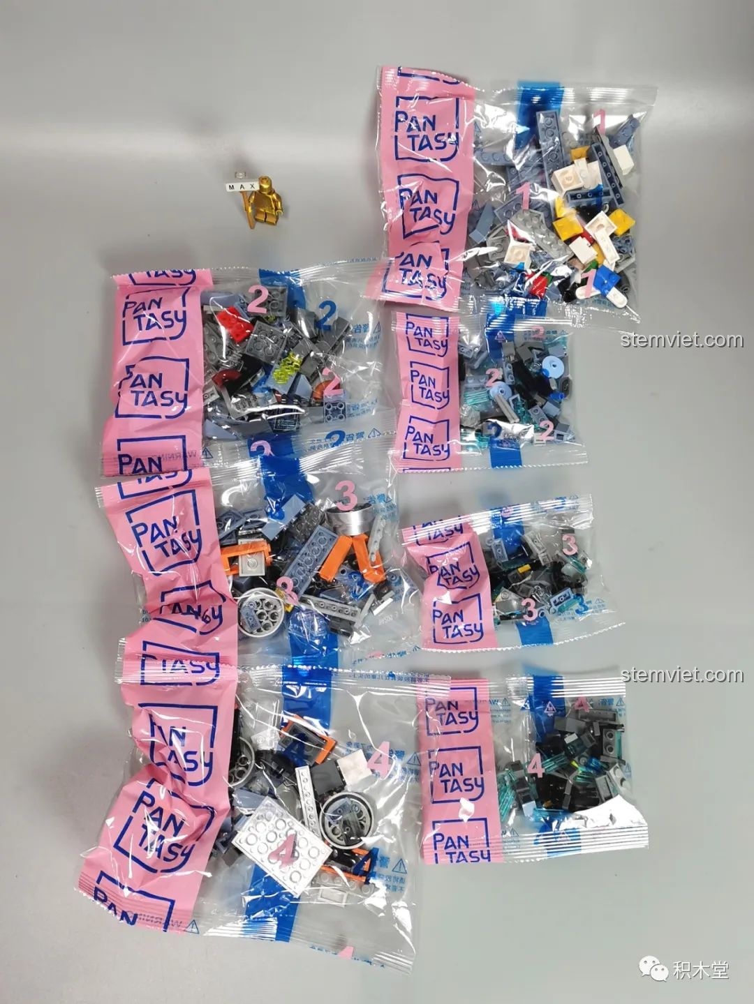 Các túi mảnh ghép được đánh số từ 1 đến 9 của bộ lắp ráp Pantasy Astro Boy 86205, phân loại theo bước.