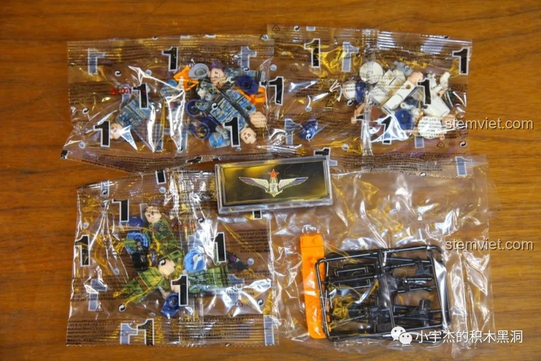 Túi mảnh ghép số 1 chứa minifigures và phụ kiện của bộ lắp ráp Hàng Không Mẫu Hạm Sơn Đông SEMBO 202001.