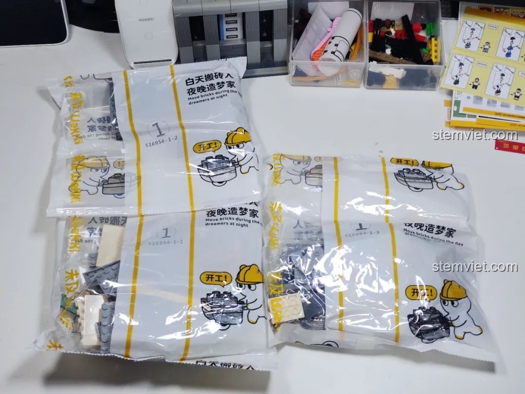 Các túi mảnh ghép được đánh số 1 trong bộ Wekki 516954, sẵn sàng cho quá trình lắp ráp.