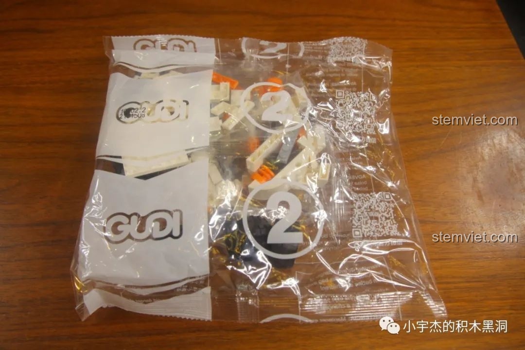 Túi mảnh ghép số 2 của bộ GUDI 10802, chuẩn bị cho giai đoạn lắp ráp tiếp theo của mô hình xe tự hành.