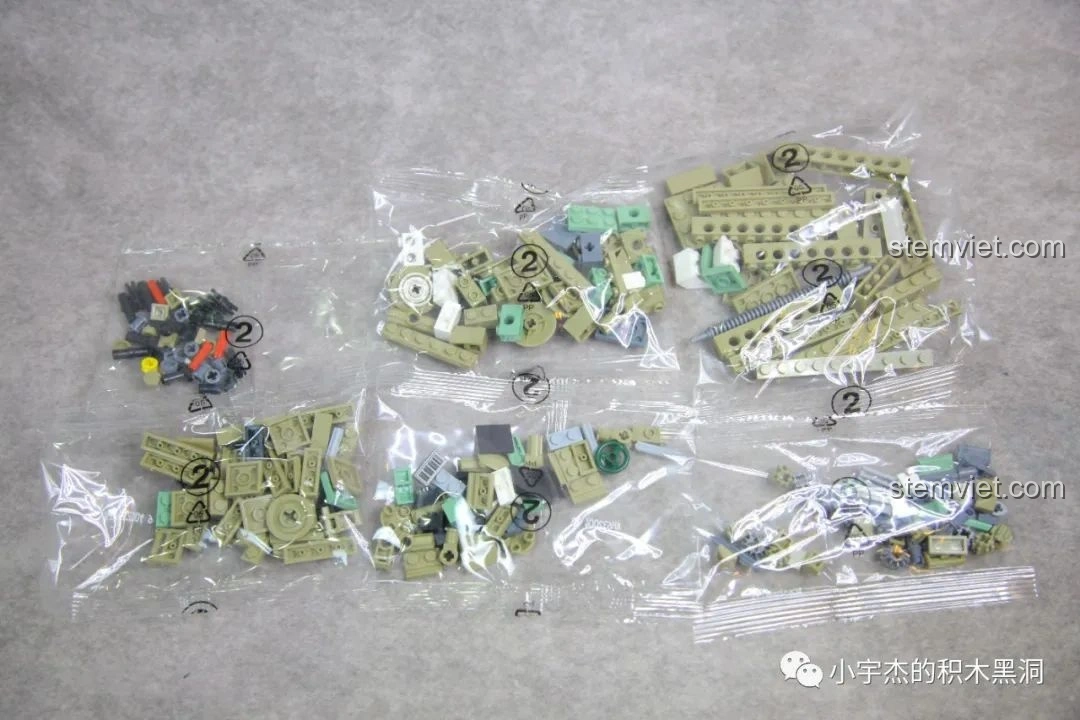 Các túi mảnh ghép số 2 của bộ lắp ghép PanlosBrick 632004 Xe Tăng Chủ Lực M60 Magach Israel.