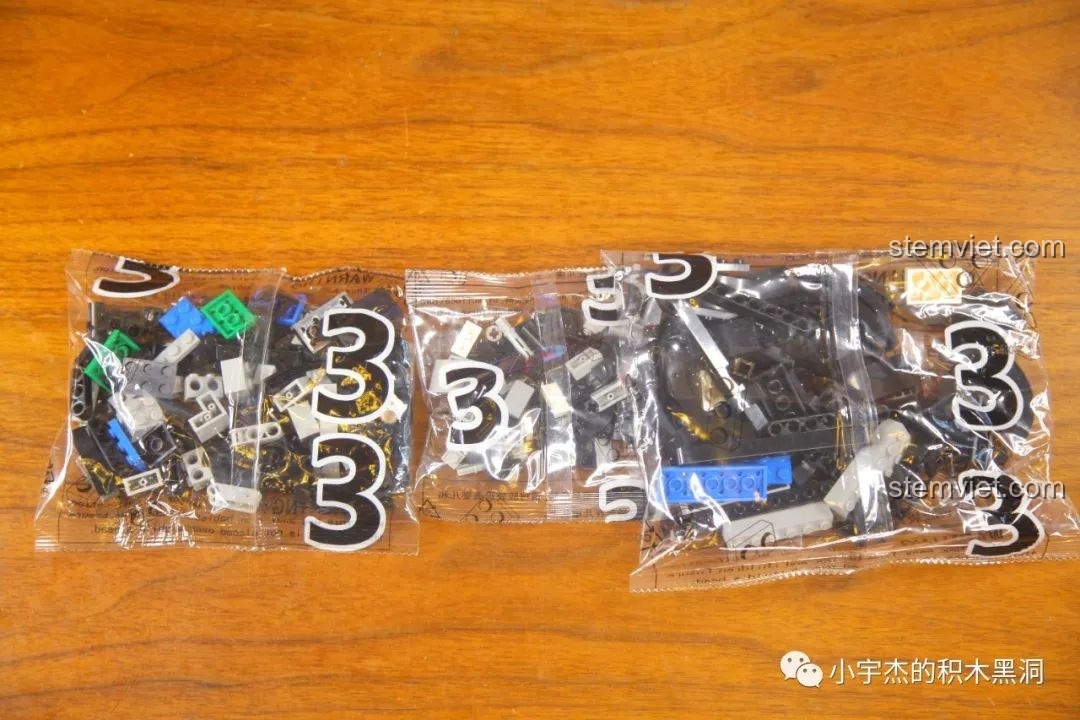 Các túi mảnh ghép số 3 của bộ lắp ghép ShineYU YC QC007, chứa các chi tiết để hoàn thiện phần thân xe.