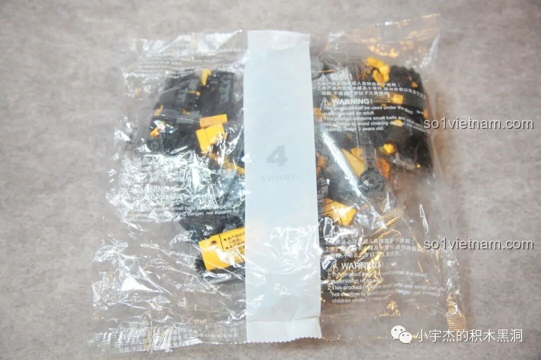 Túi mảnh ghép số 4, cung cấp các chi tiết để hoàn thành hai cánh tay cho mô hình DJ-Rambo Man Bumblebee.