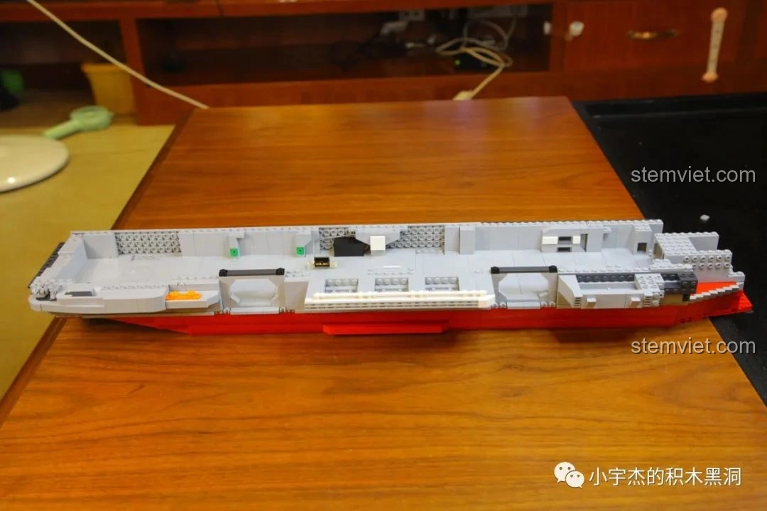 Túi mảnh ghép số 7 của bộ lắp ráp Hàng Không Mẫu Hạm Sơn Đông SEMBO 202001, bắt đầu mũi tàu.