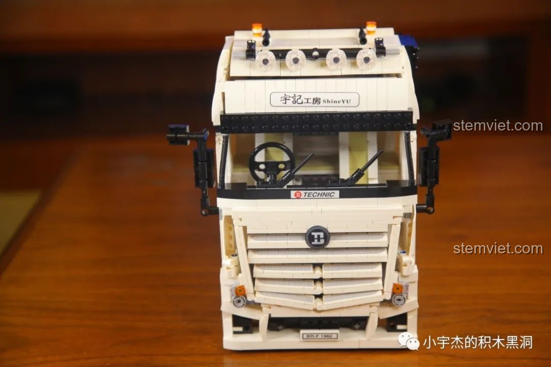 Các túi mảnh ghép số 9 của bộ khối lắp ghép Xe Tải Hạng Nặng Mercedes-Benz YC QC007, chứa các chi tiết bánh xe.