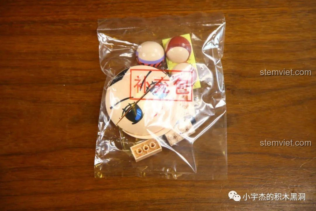 Túi đựng các mảnh in sẵn của bộ đồ chơi lắp ráp KBOX 10303 Boa Hancock, bao gồm khuôn mặt và phần ngực.