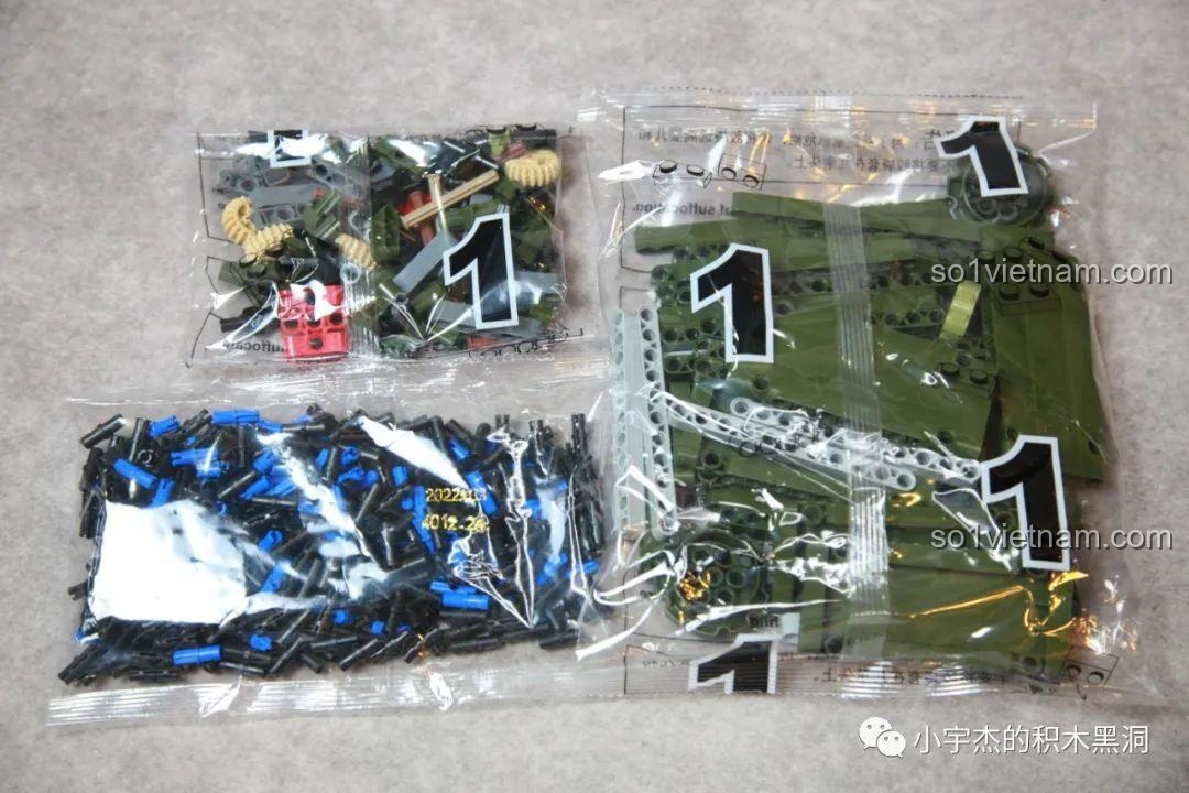 Túi mảnh ghép số 1 của bộ Taigao Le T4012 Xe Tăng Diệt Ferdinand, chứa các chi tiết đầu tiên cho phần khung gầm.