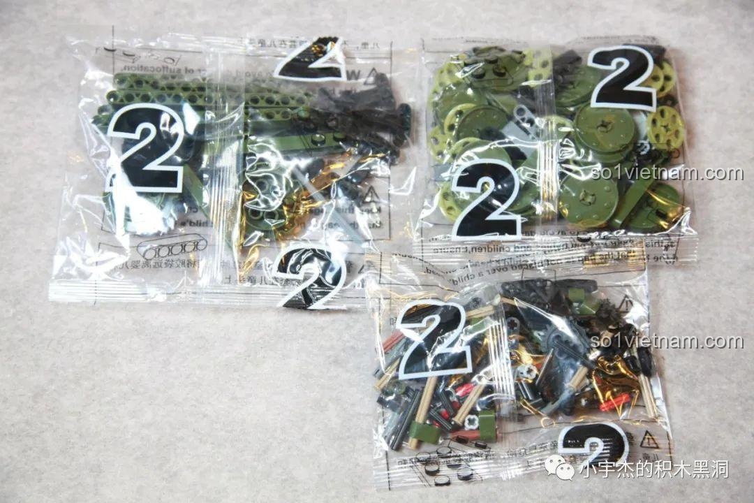 Túi mảnh ghép số 2 của bộ Taigao Le T4012 Xe Tăng Diệt Ferdinand, chứa các chi tiết cho phần thân và bánh chịu lực.