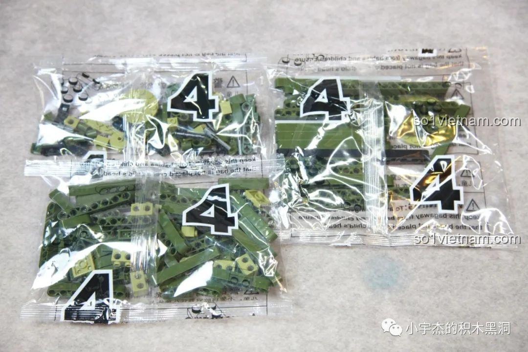 Túi mảnh ghép số 4 của bộ Taigao Le T4012 Xe Tăng Diệt Ferdinand, chứa các chi tiết giáp màu xanh quân sự chủ đạo.
