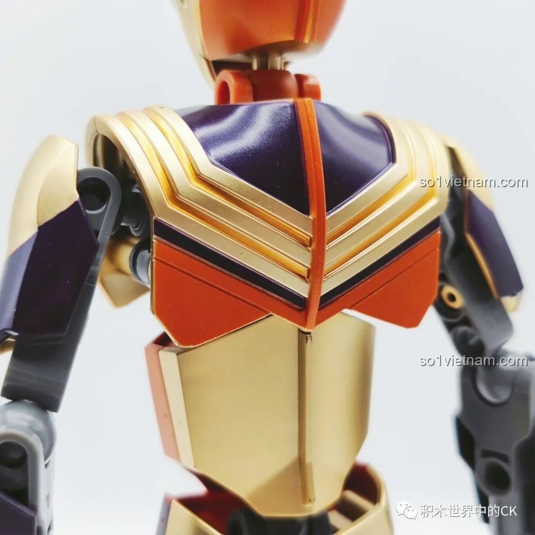 Chi tiết phần chân và bàn chân của Tiga Ultraman