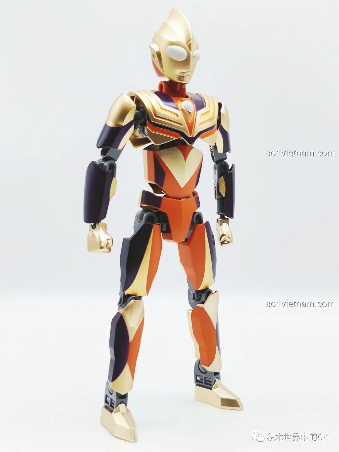 Cận cảnh khuôn mặt Tiga Ultraman