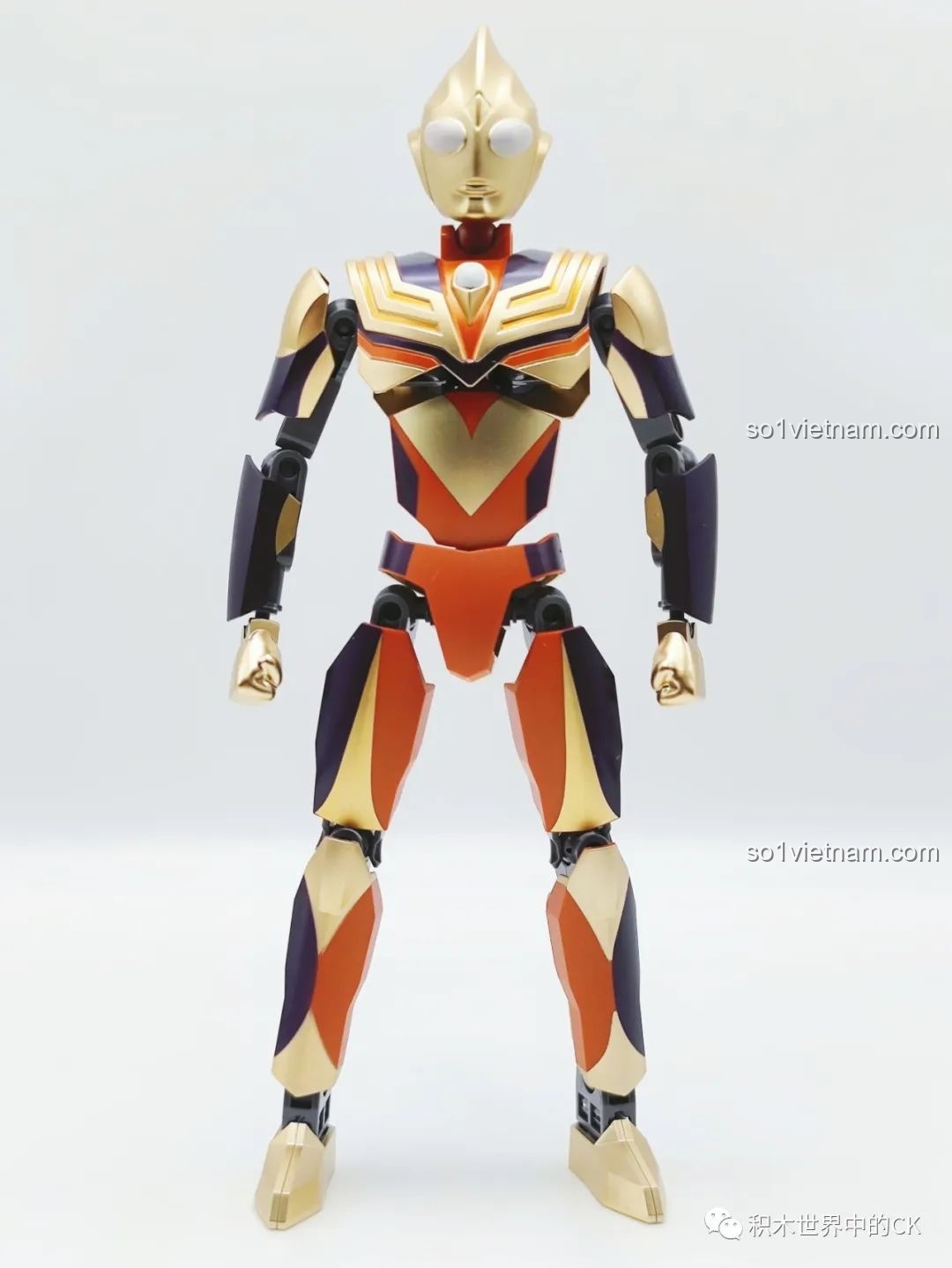 Toàn cảnh Tiga Ultraman với các chi tiết vàng gold nổi bật