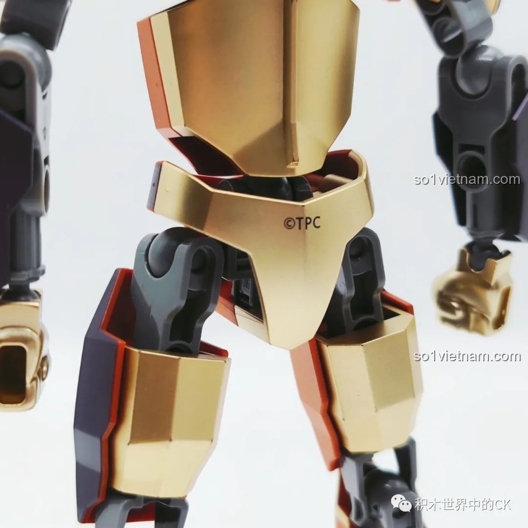 Tư thế sẵn sàng tấn công của Tiga Ultraman