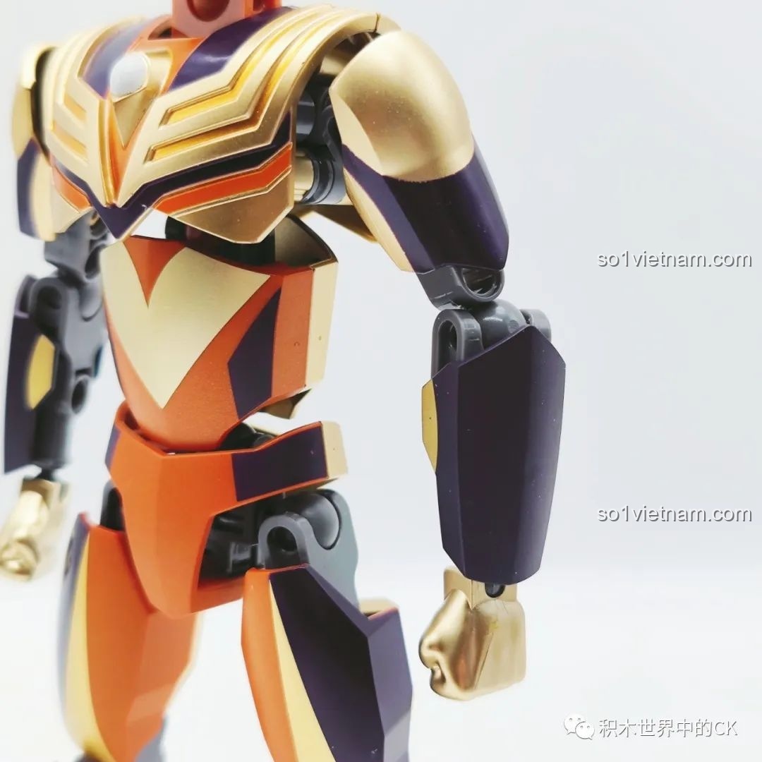 Tiga Ultraman đang thực hiện một đòn đánh