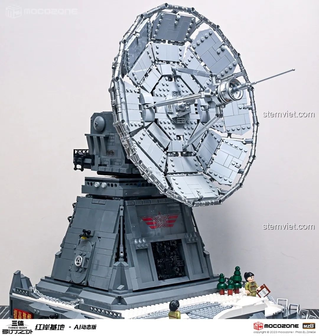 Tương tác với mô hình Hồng Ngạn Cơ Địa (Red Coast Base) Tam Thể trong ứng dụng AR.