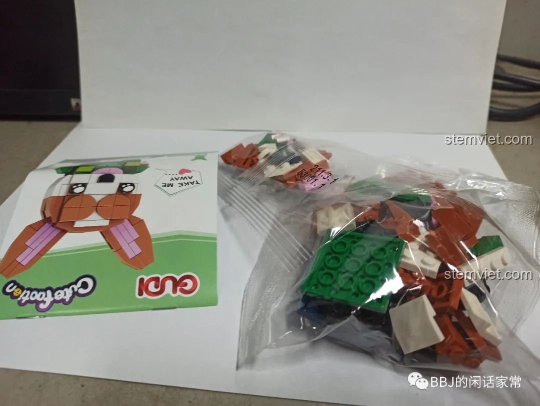 Bên trong hộp GUDI 53003 gồm sách hướng dẫn chi tiết và các túi mảnh ghép được phân loại cẩn thận.