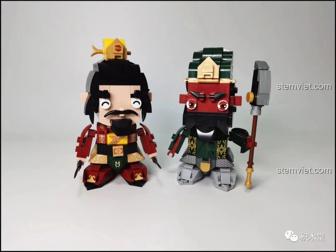 Hộp và linh kiện của mô hình lắp ráp Sluban Q-Bricks Trương Phi M38-B0761-11.