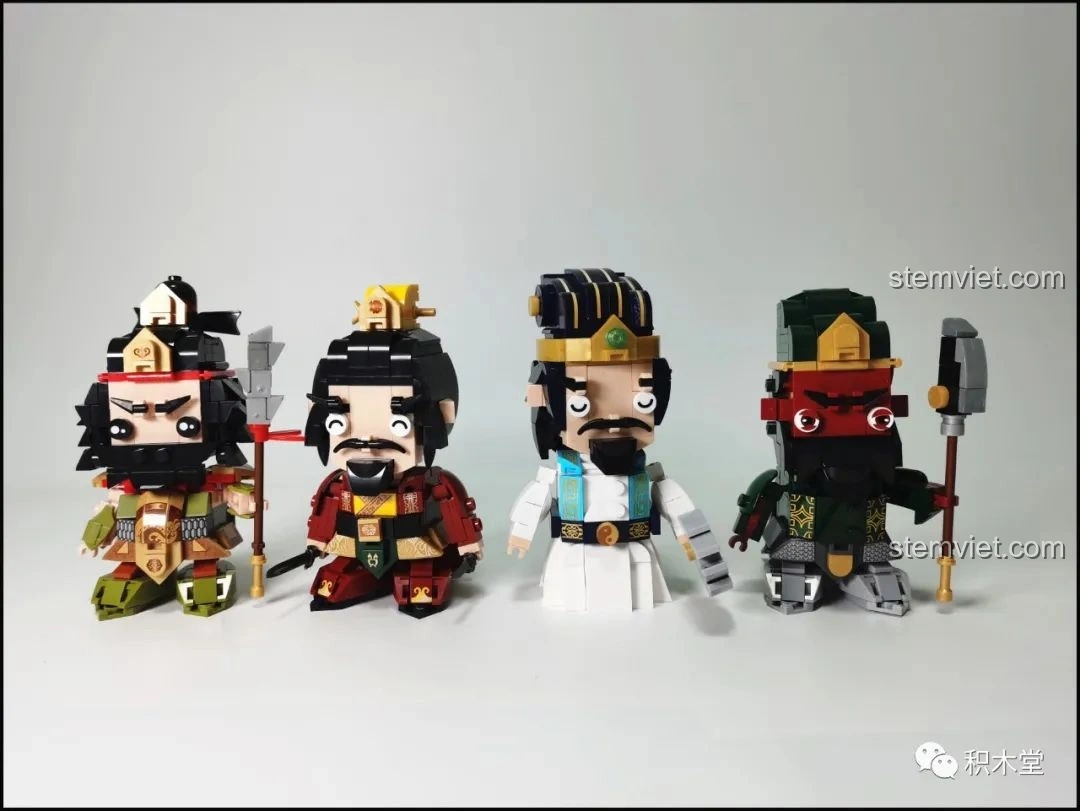 Ưu điểm: mảnh ghép có logo, khớp cử động, nhiều mắt thay thế của Sluban Q-Bricks.