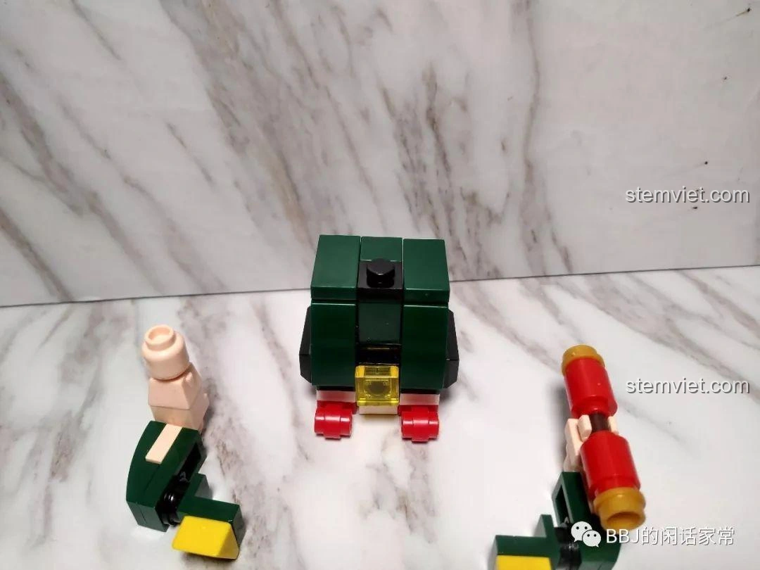 Các mảnh ghép của mô hình Lộc Tinh ZHEGAO QL0953-2 bị tách rời, cho thấy vấn đề về khớp nối và độ bền của sản phẩm.