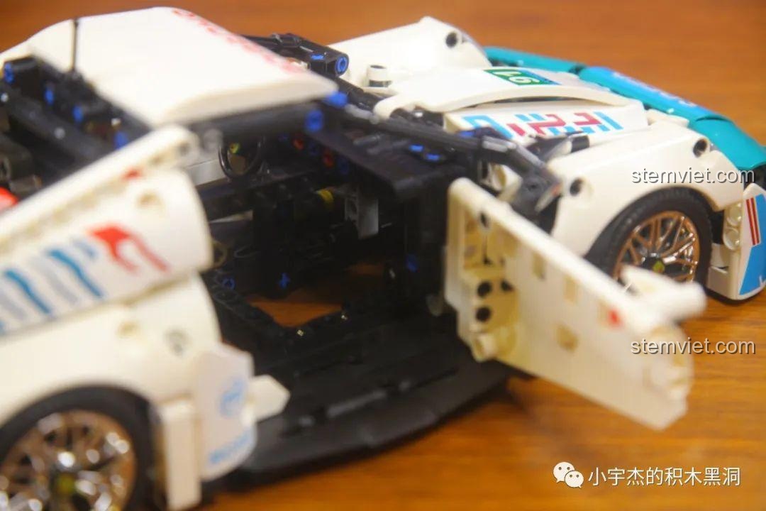 Cận cảnh nội thất bên trong xe KBOX 10214, vị trí ghế phụ được thiết kế để chứa hộp pin.