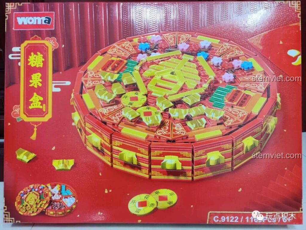 Mặt trước hộp sản phẩm bộ lắp ghép Hộp đựng mứt Tết C 9122 của WOMA với hình ảnh thành phẩm bắt mắt.