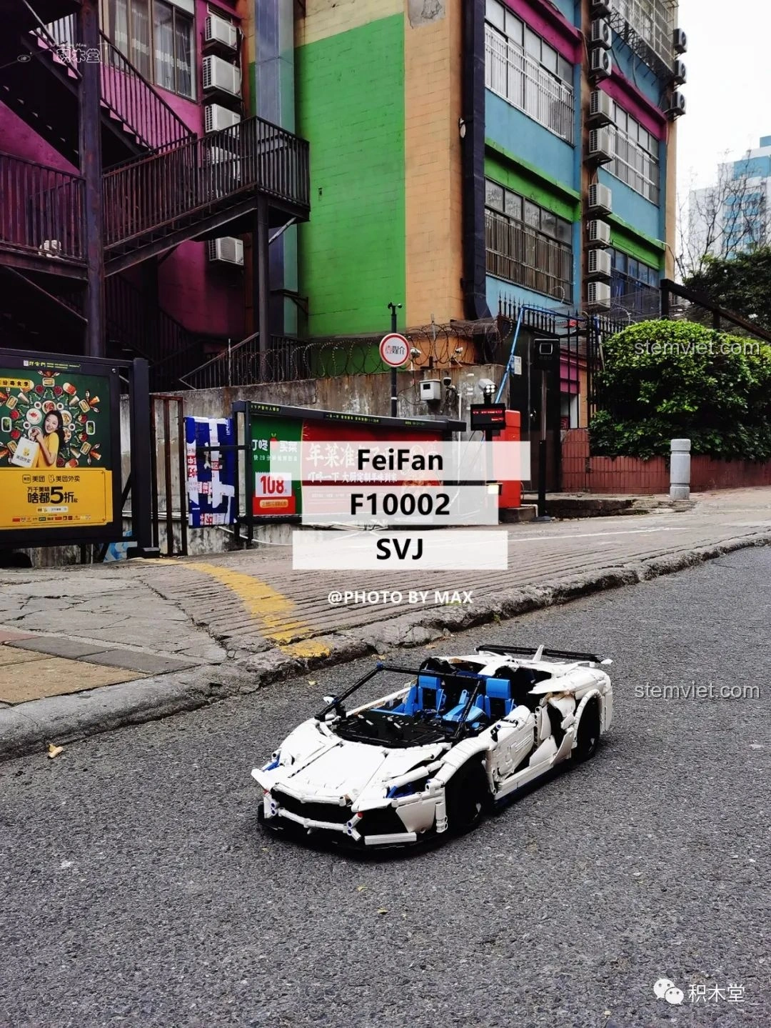 Vô lăng của mô hình Feifan F10002 Lamborghini Aventador SVJ Roadster liên kết với bánh trước.