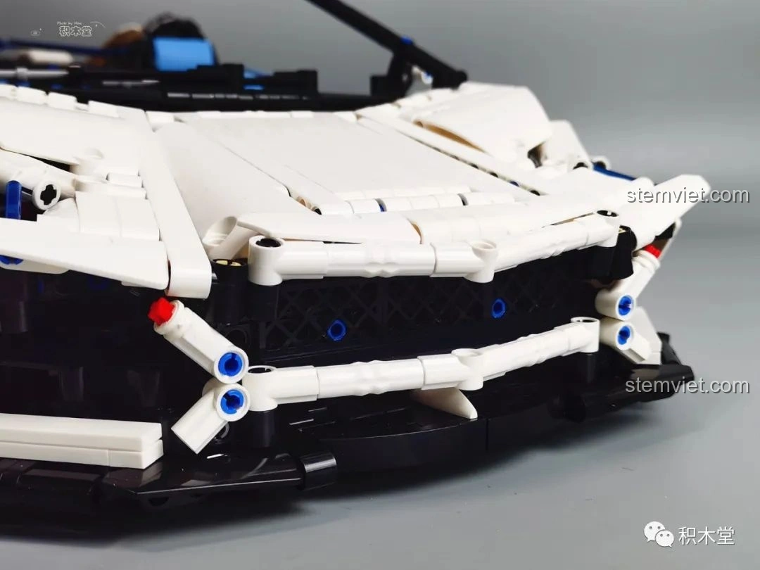 Chi tiết vòm bánh trước của mô hình Feifan F10002 Lamborghini Aventador SVJ Roadster, với thiết kế đặc trưng.