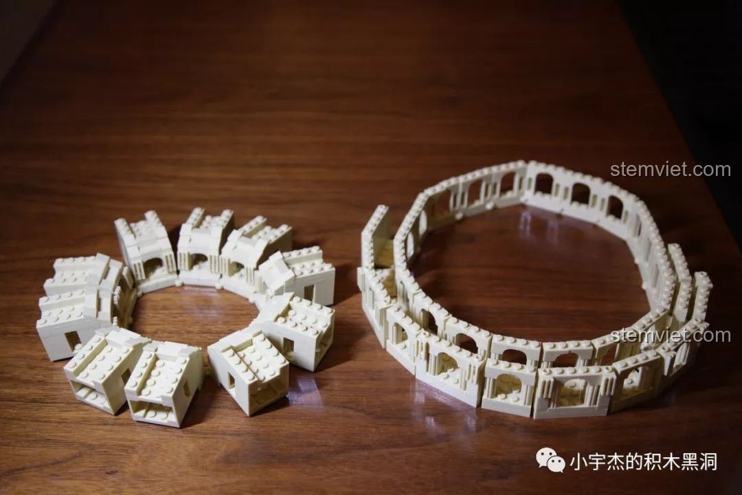 Vòng cung bên ngoài của mô hình Đấu trường Colosseum WANGE 5225 đang được lắp ráp.