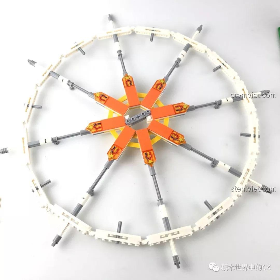 Vòng tròn thứ hai của Đu Quay Lớn Winner 7036 được lắp ráp hoàn chỉnh.