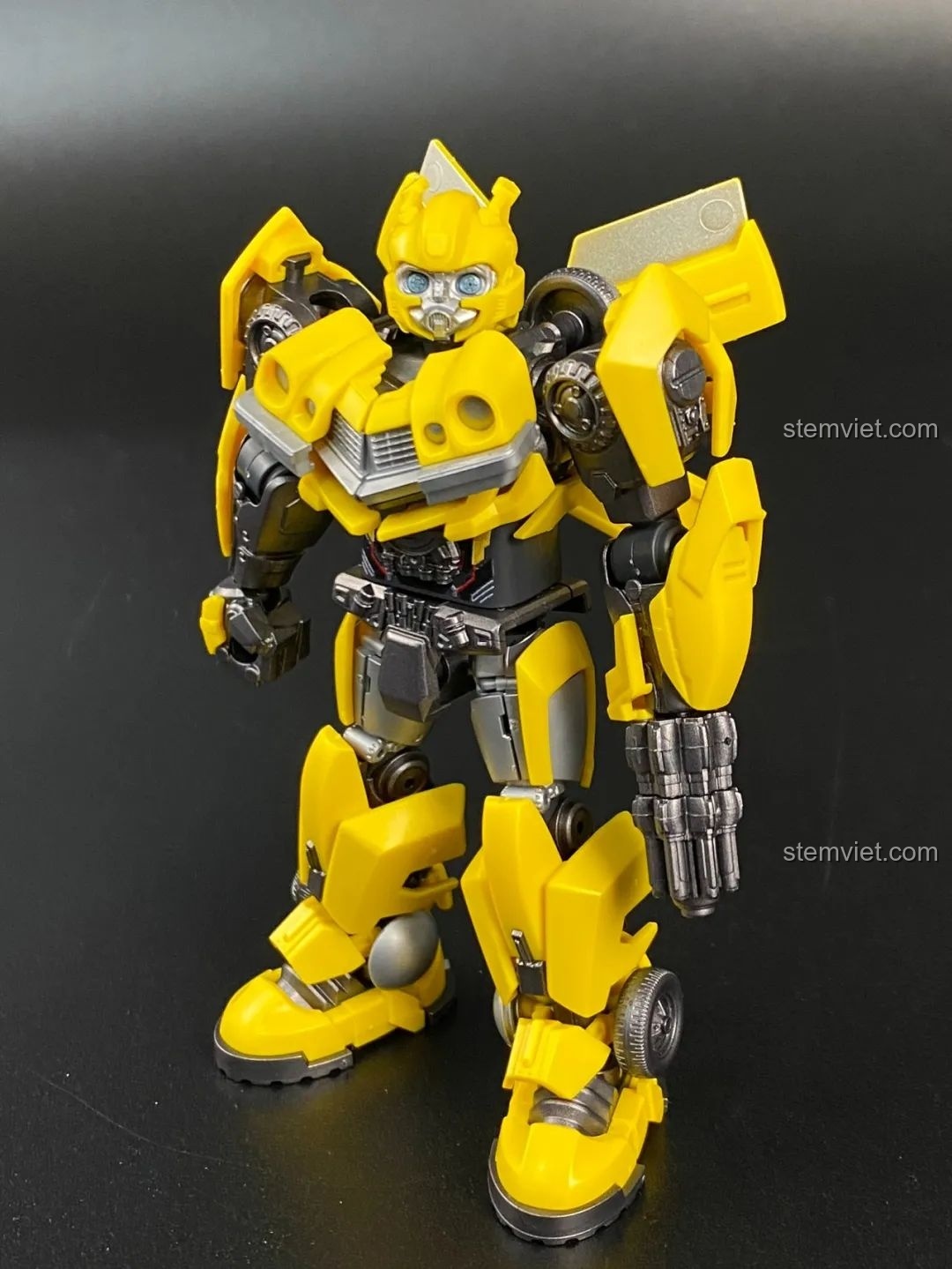 Các mảnh ghép vũ khí của Bumblebee BLOKEES, sắc bén và mạnh mẽ, sẵn sàng cho trận chiến.