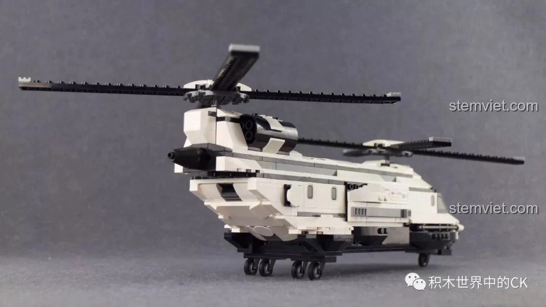 Cận cảnh các loại vũ khí được cất giữ gọn gàng trong khoang trực thăng vận tải quân sự của bộ Qman 3208.