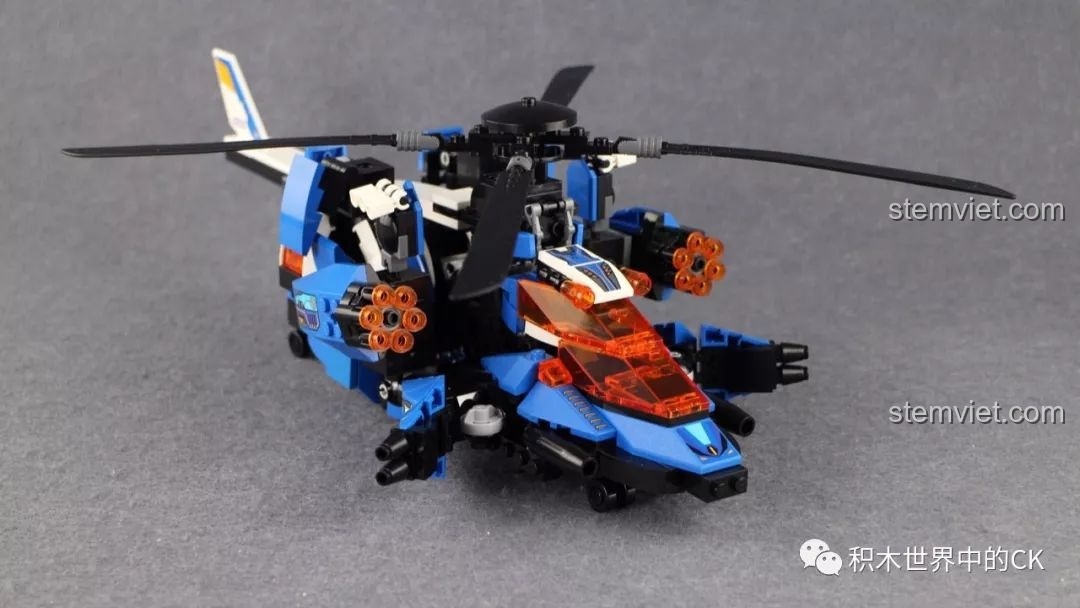 Góc nhìn từ phía trước bên trái của trực thăng Blade Warrior QMAN 3302, thể hiện sự hầm hố của vũ khí.