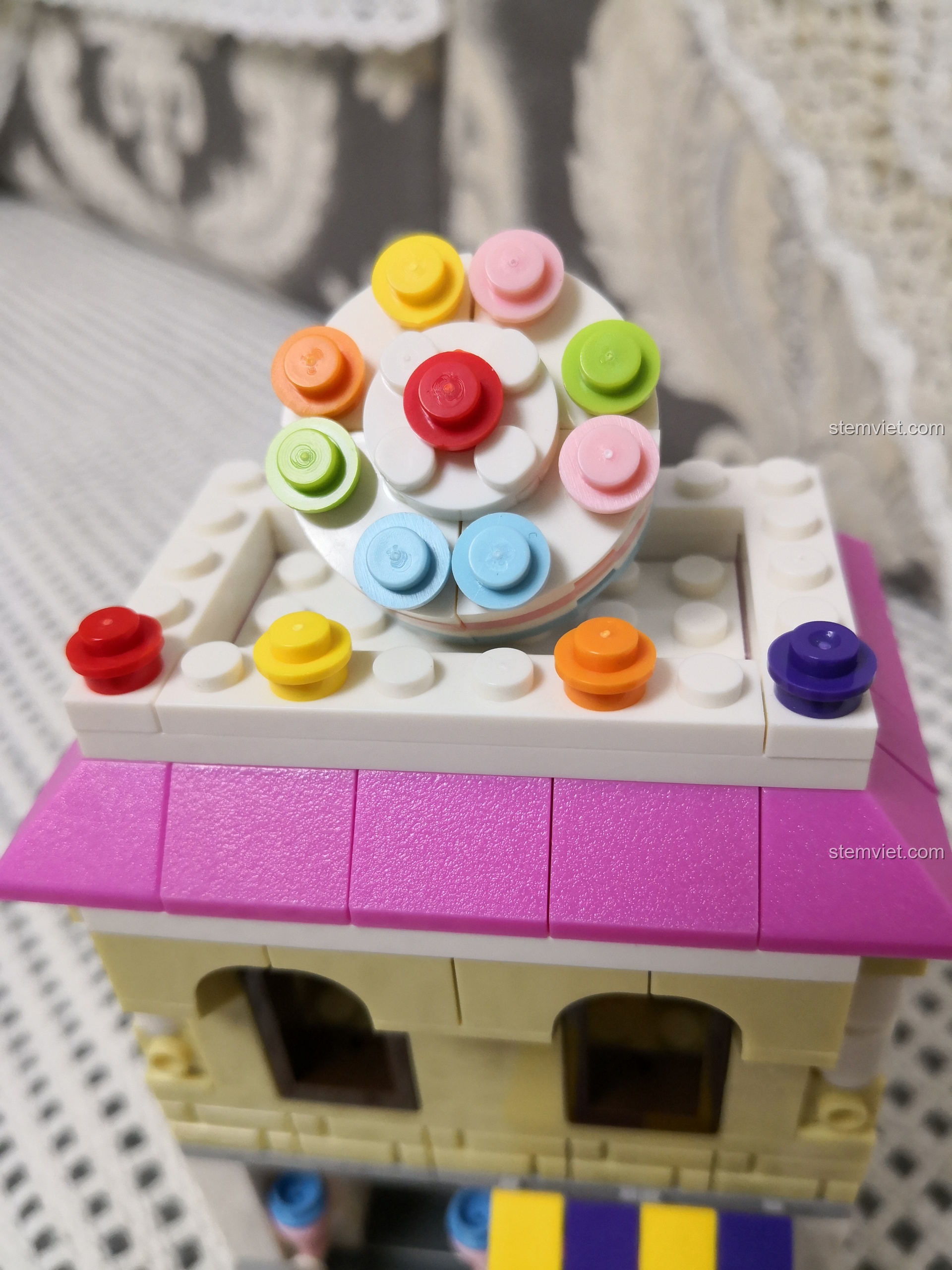 Thành phẩm bộ lắp ráp WANGE 2311 Cửa hàng bánh ngọt mini, một mô hình hoàn chỉnh và đẹp mắt.