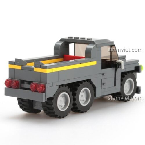 Mặt sau của bộ lắp ghép Xe Tải Quân Sự WANGE 2660, thể hiện chi tiết phần thùng xe và bánh sau.