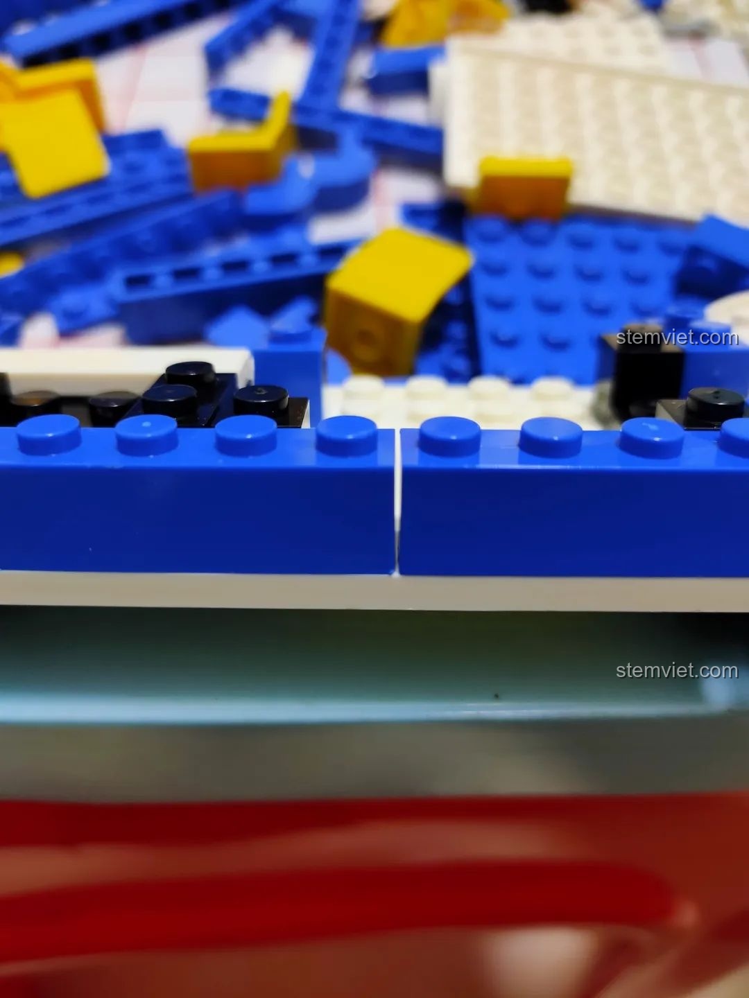 Cận cảnh các mảnh ghép Wange 3970, cho thấy chất lượng nhựa và độ khít.