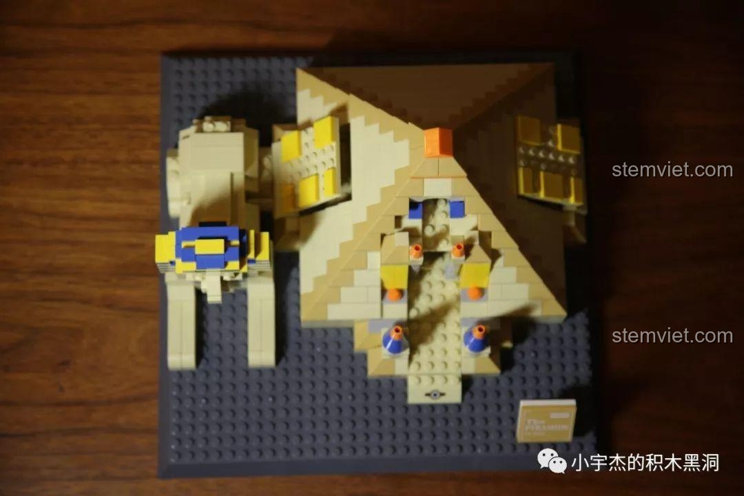 Góc nhìn từ trên xuống của toàn bộ mô hình kiến trúc Giza.