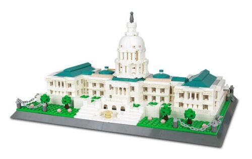 Mô hình hoàn thiện của bộ lắp ghép WANGE 5235 Tòa nhà Quốc hội Hoa Kỳ, thể hiện chi tiết kiến trúc tân cổ điển với mái vòm trung tâm và hai cánh tòa nhà đối xứng.