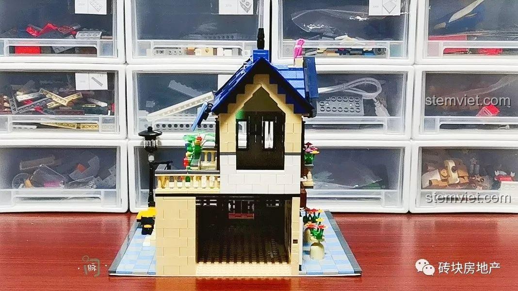 Mặt hông thứ ba của Biệt Thự Đồng Quê Kiểu Pháp WANGE 5311, với thiết kế mở và không gian trống.