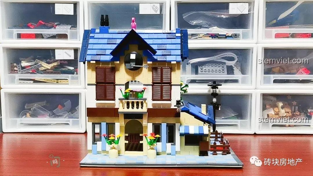 Mô hình hoàn chỉnh của Biệt Thự Đồng Quê Kiểu Pháp WANGE 5311 nhìn từ mặt tiền chính, với mái xanh và chi tiết ban công.