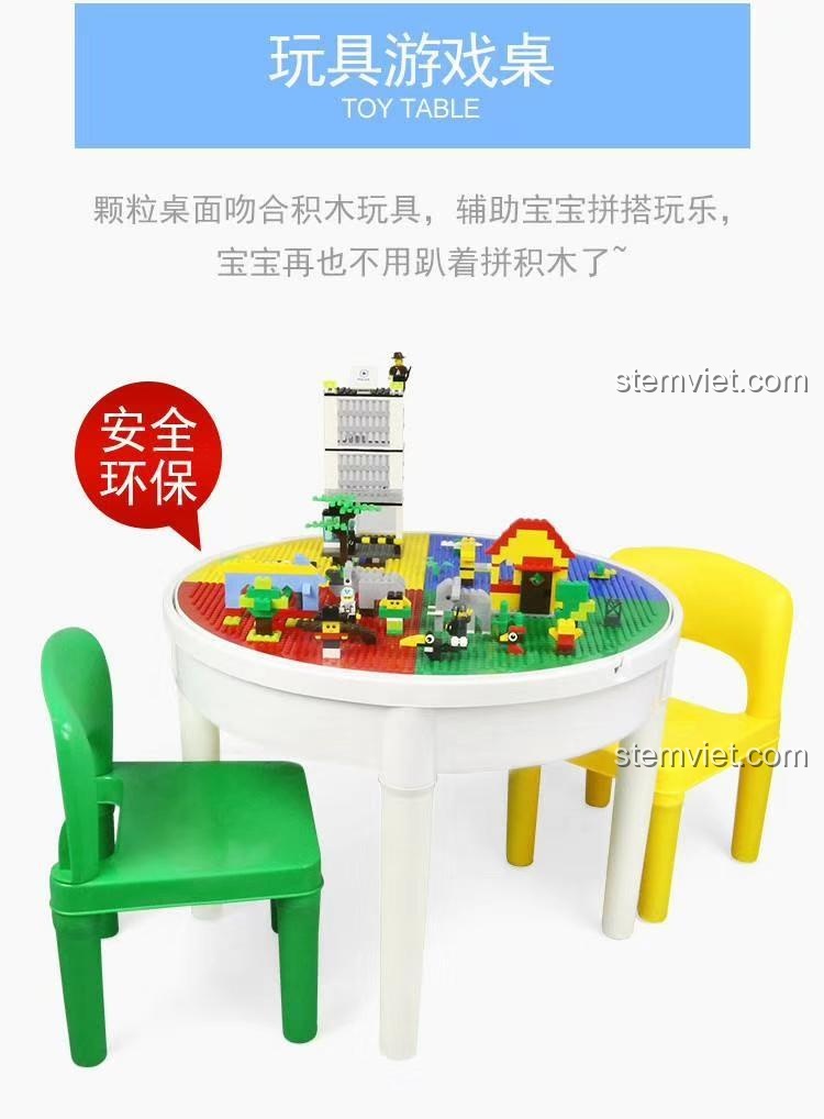 Bàn chơi lắp ráp WANGE 68012 với các mô hình đã được lắp sẵn, đi kèm 2 ghế màu xanh và vàng.