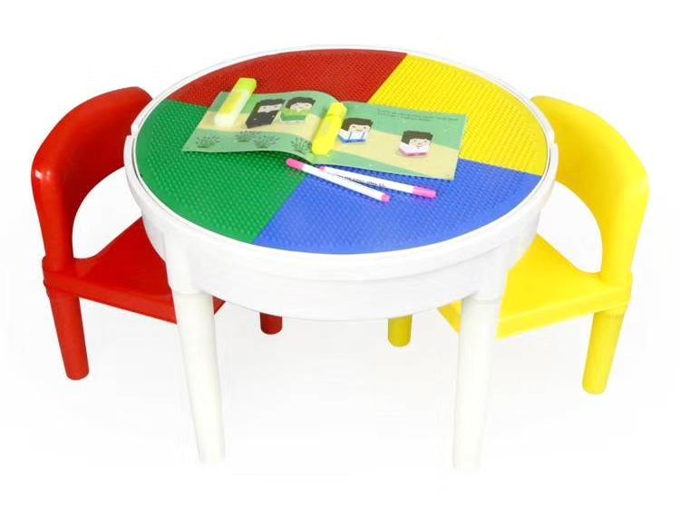 Hình ảnh bộ đồ chơi Bàn học đa năng WANGE 68012 với 2 ghế màu đỏ và vàng, trên mặt bàn có sách và bút.