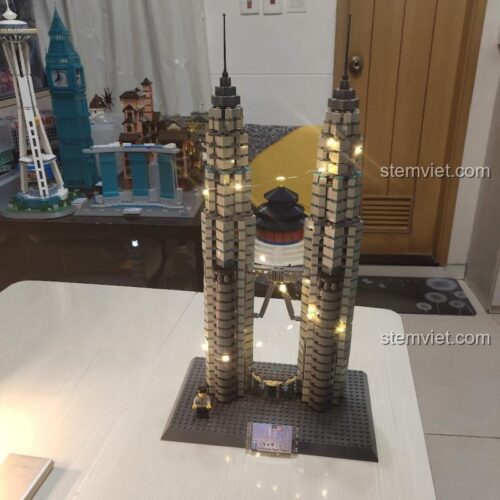 Review đồ chơi mô hình WANGE 8011 Tháp đôi Petronas sau khi lắp xong, có thể độ thêm đèn LED lung linh. Món quà trí tuệ giá tốt cho con trai.