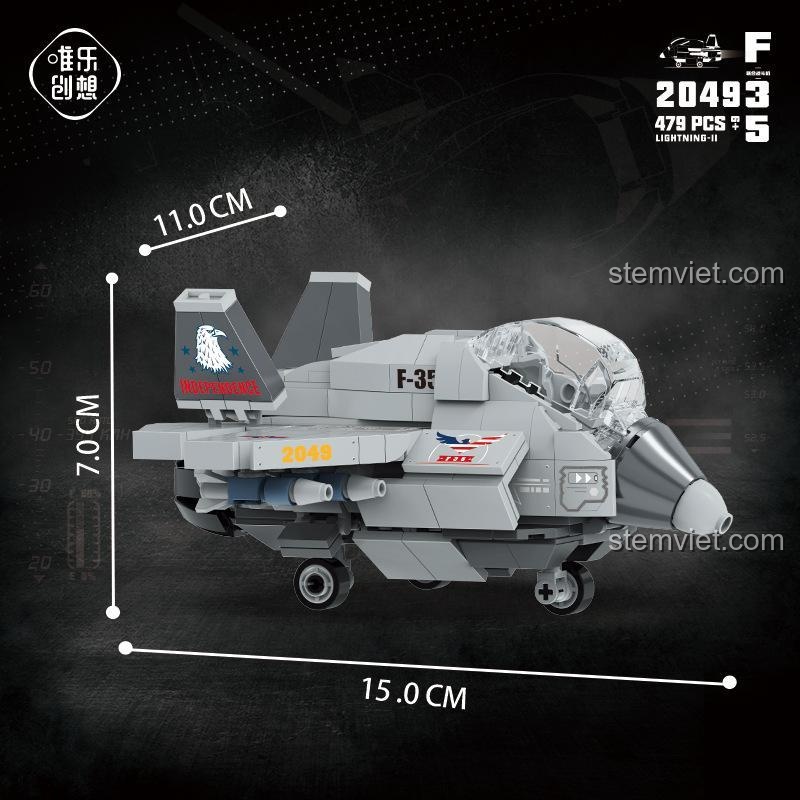 Kích thước mô hình máy bay F-35 2049, thể hiện chiều dài 15cm, chiều rộng 11cm, chiều cao 7cm, giúp bé trai 6 tuổi dễ hình dung.