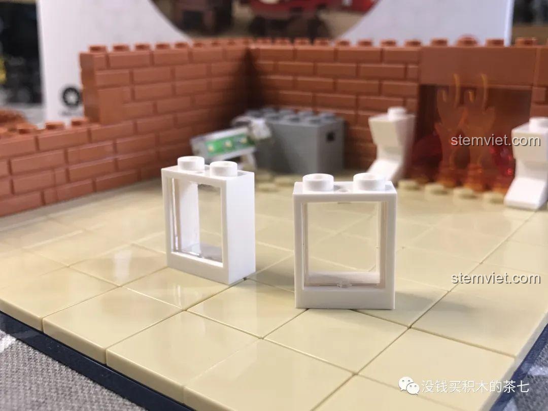 Đèn LED được đặt dưới sàn của bộ lắp ghép Wekki 506001 Ngôi Nhà Giáng Sinh Wekki, tạo hiệu ứng ánh sáng từ bên dưới.