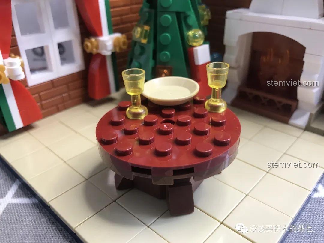 Bàn ăn có thể xoay trong bộ đồ chơi Wekki 506118, tăng tính tương tác cho Mô hình Giáng Sinh, đồ chơi lắp ráp cho bé 6 tuổi.