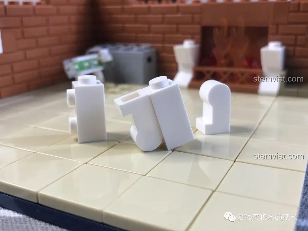 Chi tiết lò sưởi trong bộ đồ chơi Wekki 506118, được tạo hình tỉ mỉ, tăng thêm vẻ ấm cúng cho Phòng khách Giáng Sinh.