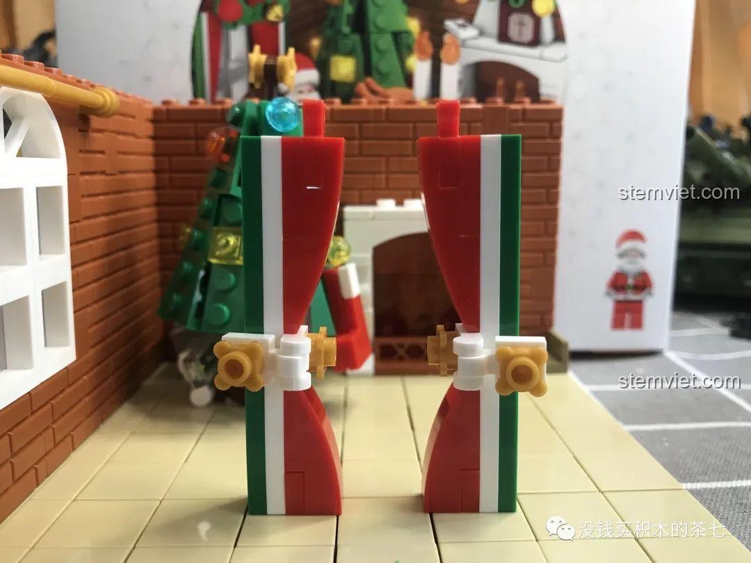 Vị trí đèn LED phía sau cây thông Noel trong bộ đồ chơi Wekki 506118, tạo hiệu ứng ánh sáng gián tiếp, Cảnh Giáng Sinh Ấm Áp có đèn LED.