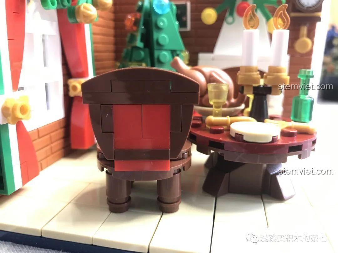 Ghế gỗ đã hoàn thành trong bộ đồ chơi Wekki 506118, sẵn sàng cho Ông già Noel ngồi, bộ đồ chơi lắp ráp cho bé 6 tuổi.