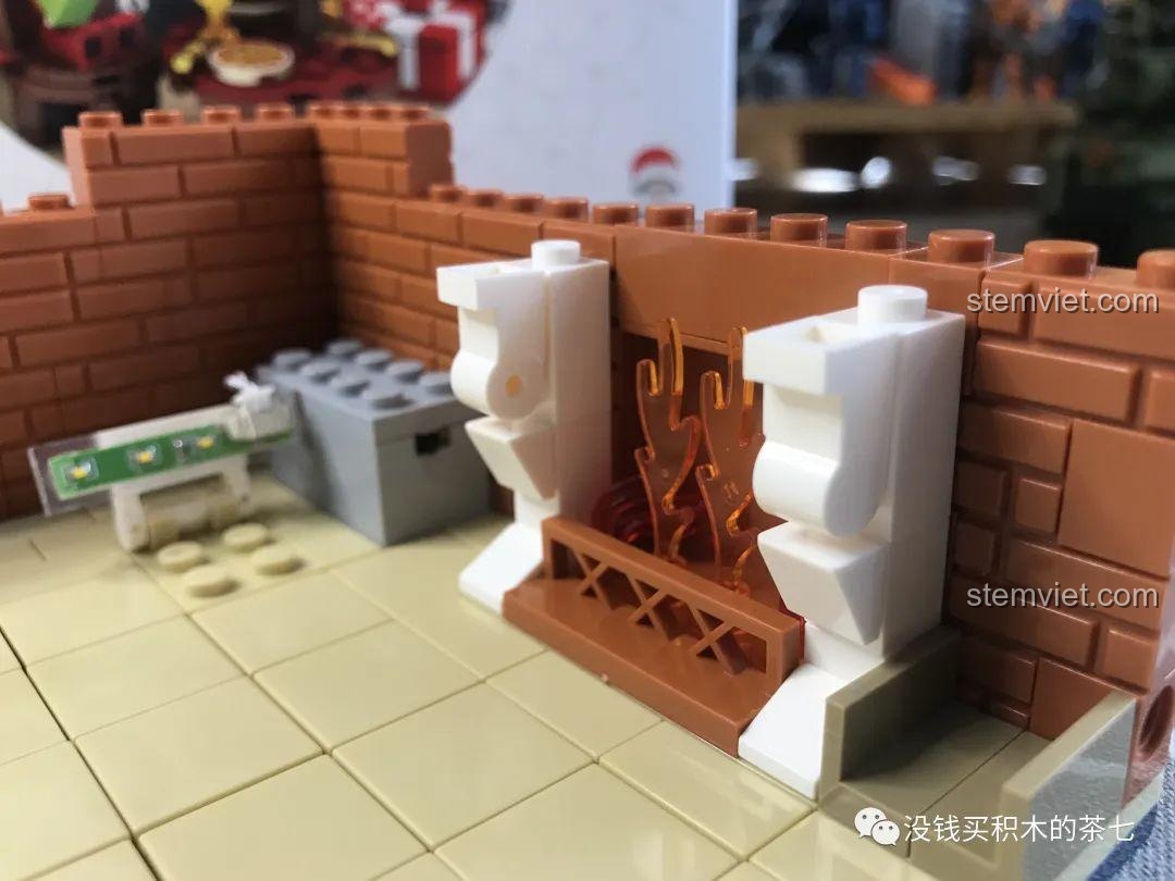 Chi tiết lò sưởi sử dụng chân minifigure trong bộ đồ chơi Wekki 506118, một thiết kế sáng tạo, bộ đồ chơi mô hình độc đáo.