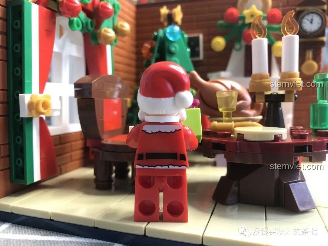 Ông già Noel minifigure trong bộ đồ chơi Wekki 506118, chi tiết in ấn rõ nét ở mặt trước, bộ đồ chơi lắp ráp chất lượng cao.